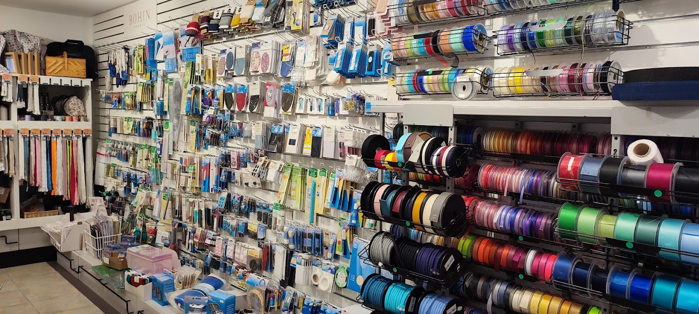 Mur de mercerie et rubans